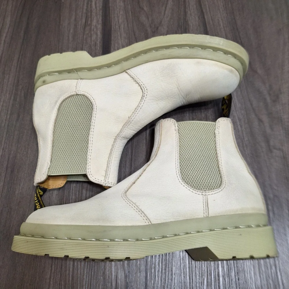 Dr. Martens Chelsea Boots Mens 9 Beige Parchment Leather Pull On Boots 26860292